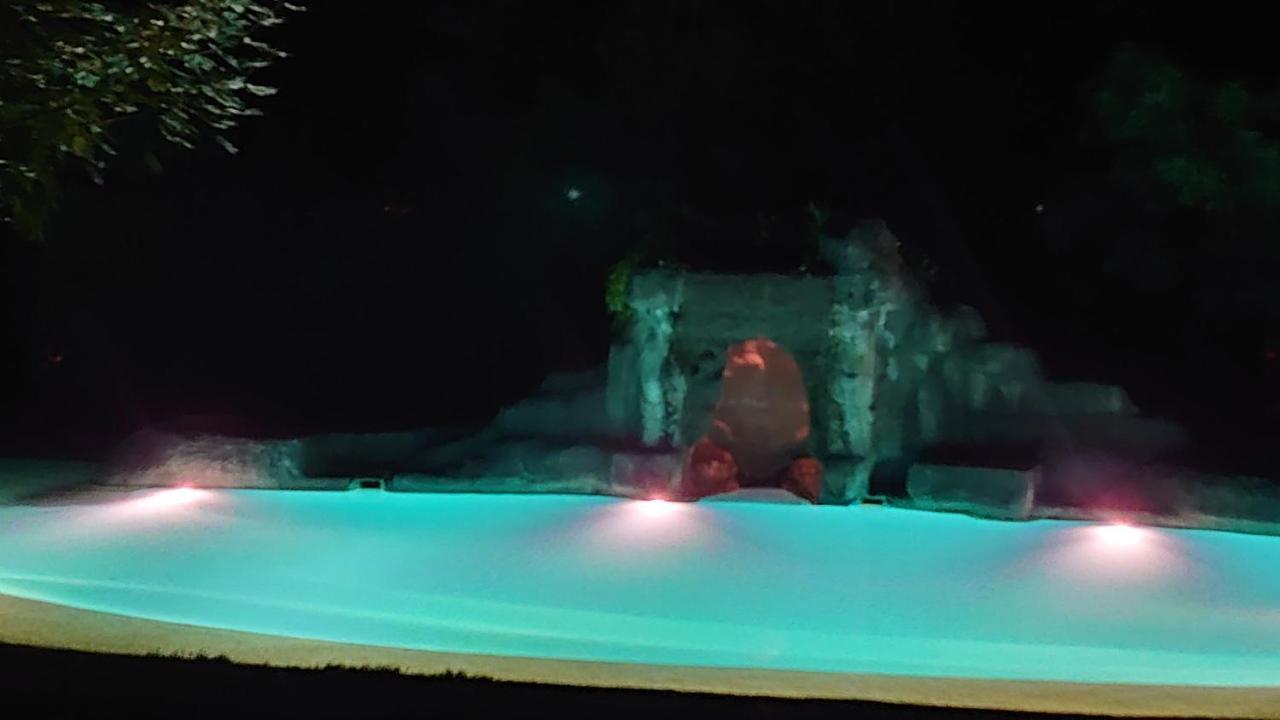 Slow House Y La Cabana De Miss Slower นีกรัน ภายนอก รูปภาพ